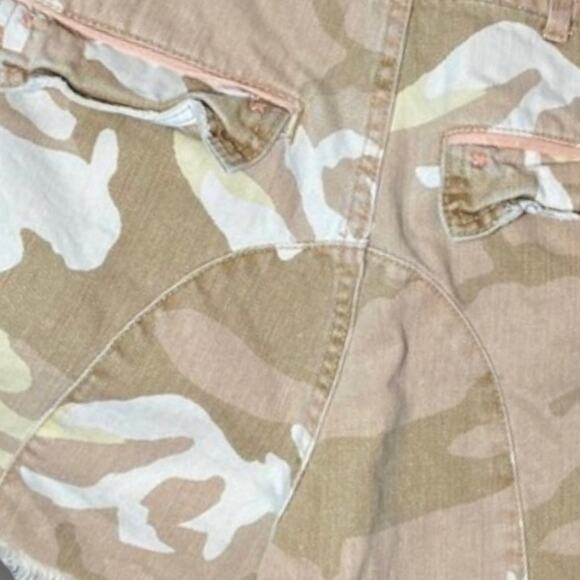 WE THE FREE BOHO FESTIVAL DENIM DESERT CAMO FRINGE FRAY HEM SHORTS 4 - Picture 6 of 9